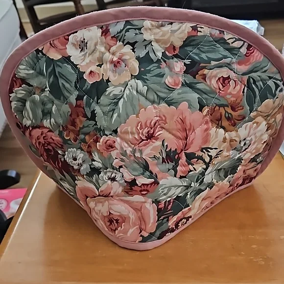 Rose Patterned Pink Tea Cozy - Picture 2 of 3
